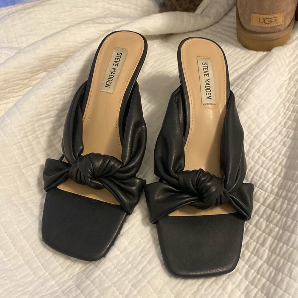 STEVE MADDEN KITTEN HEEL